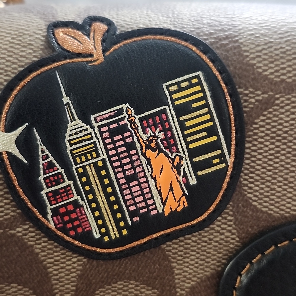 Coach Kleo Shoulder Bag 17 Limited Edition NYC Patches - Picture 4 of 16